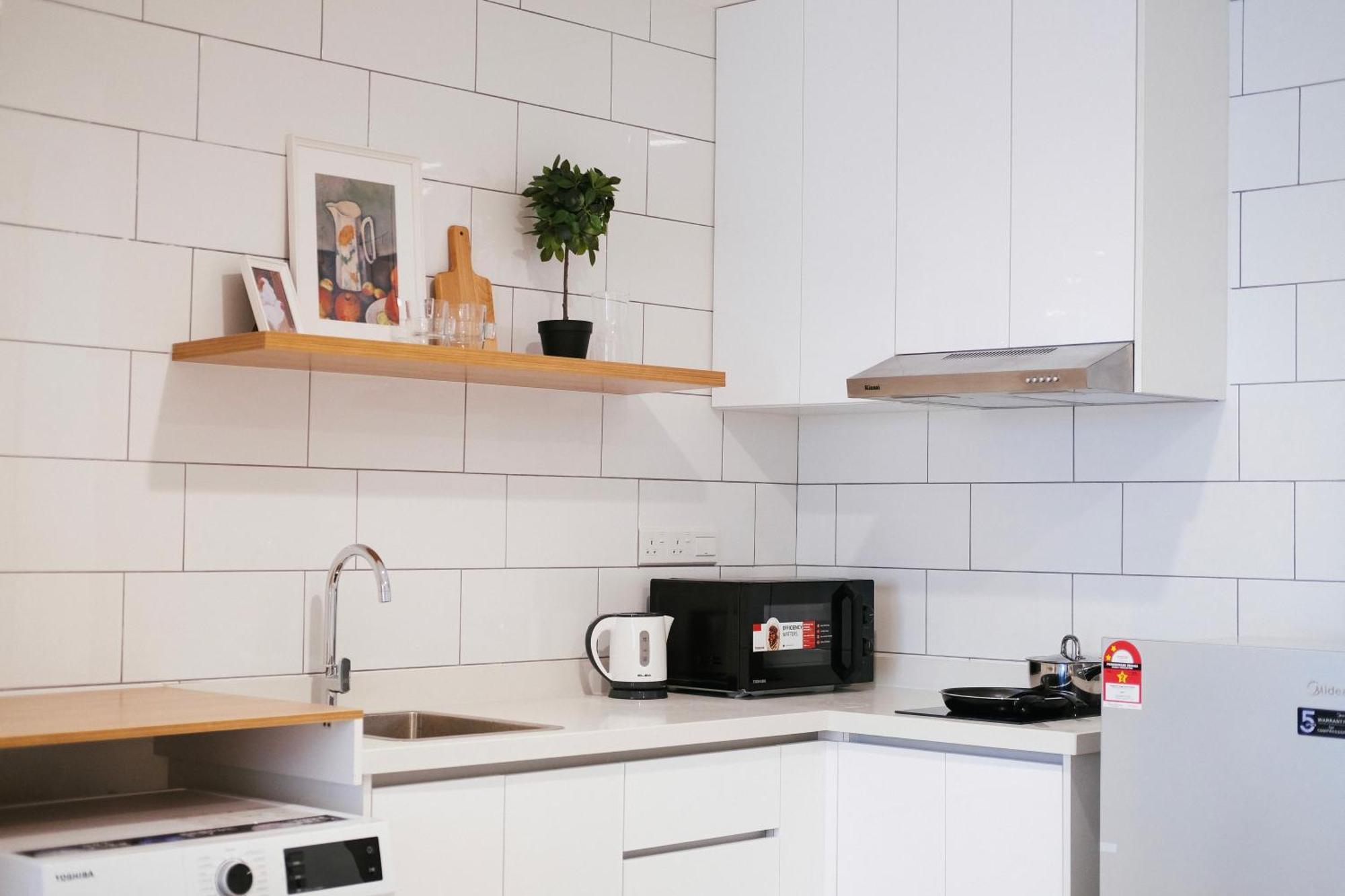 Апарт отель Arte Mont Kiara Куала-Лумпур Экстерьер фото A microwave oven in a kitchen